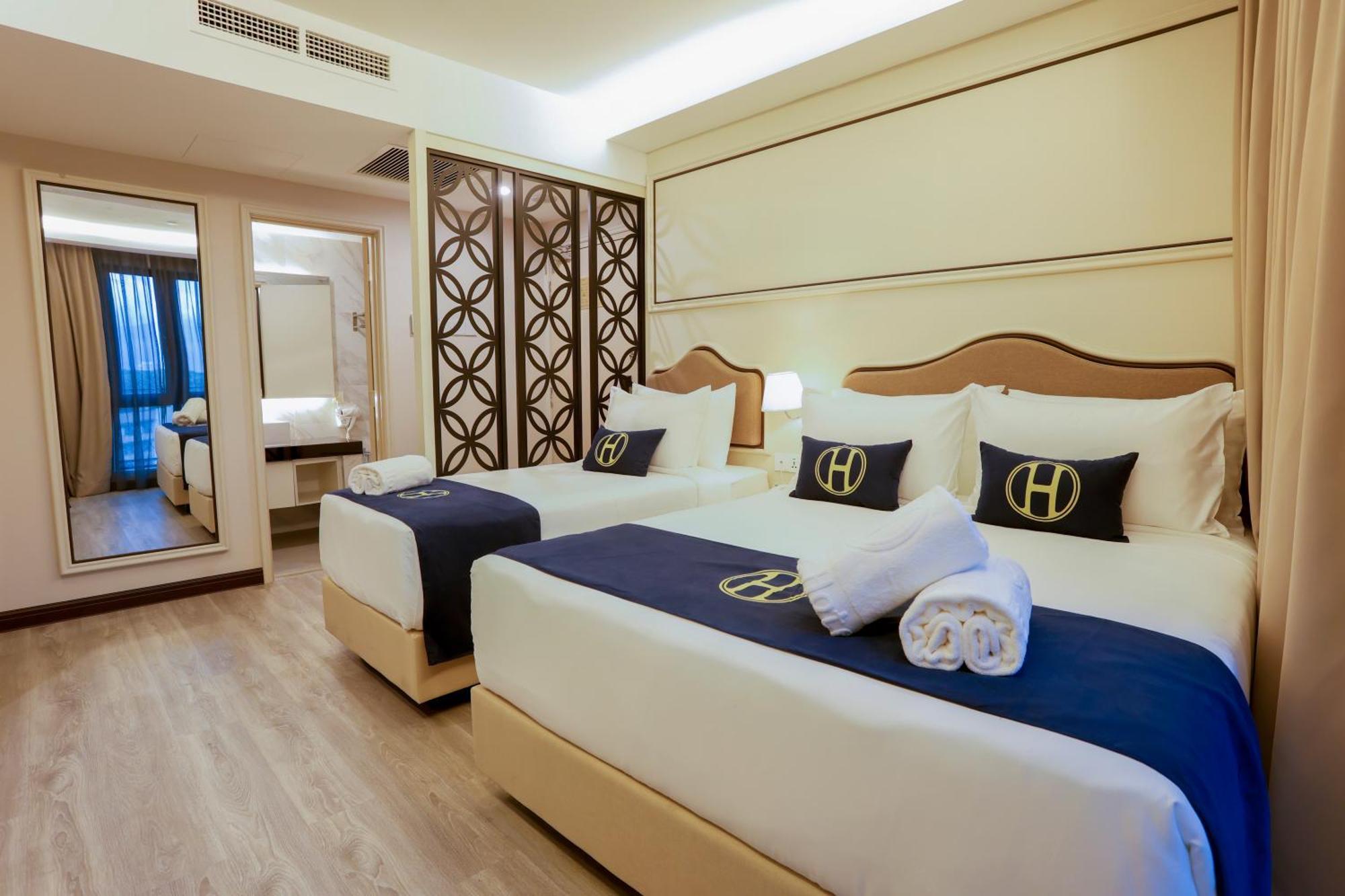 The Host Hotel Ipoh Exterior foto